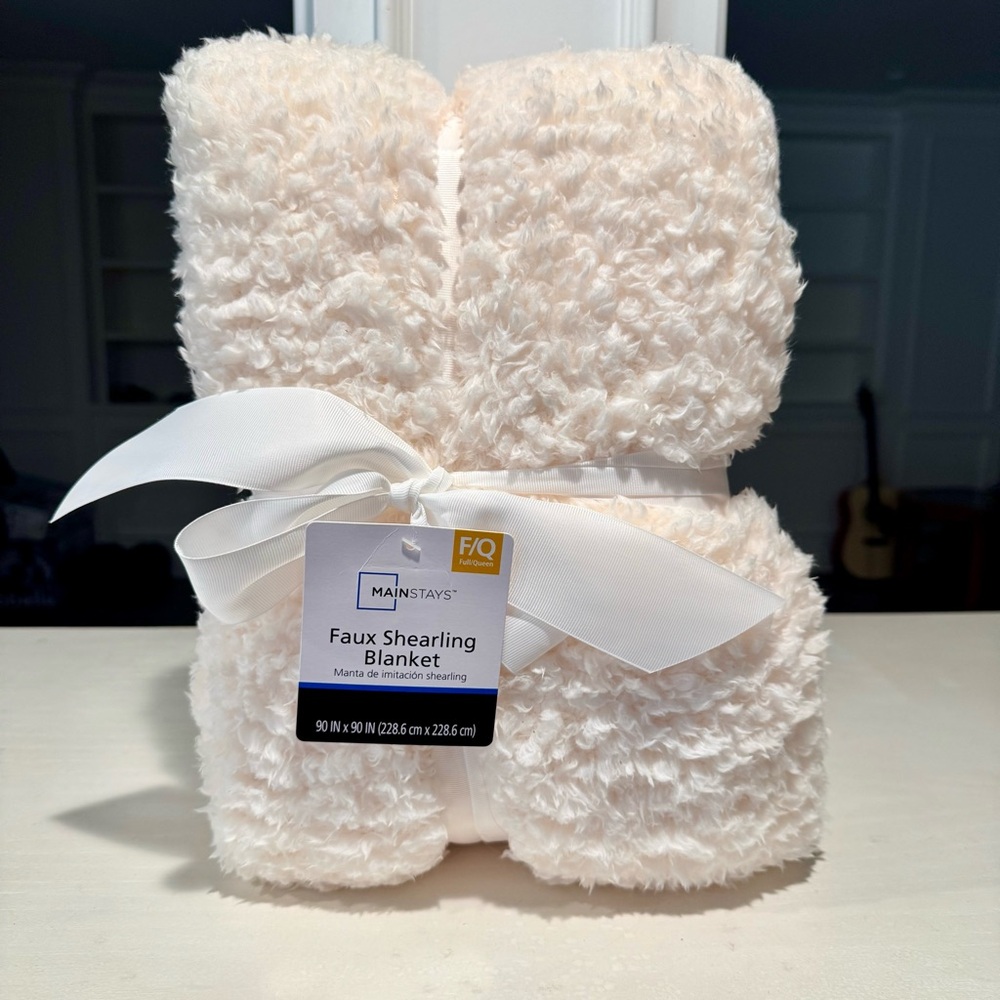 Mainstays Soft Cream Faux Shearling Blanket Full/Queen NWT